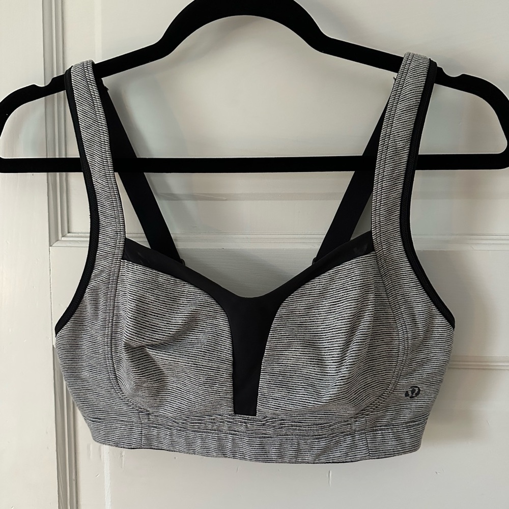 Lululemon sports bra